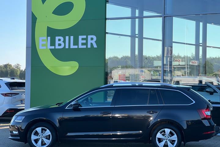 Sort Skoda Octavia fra 2018