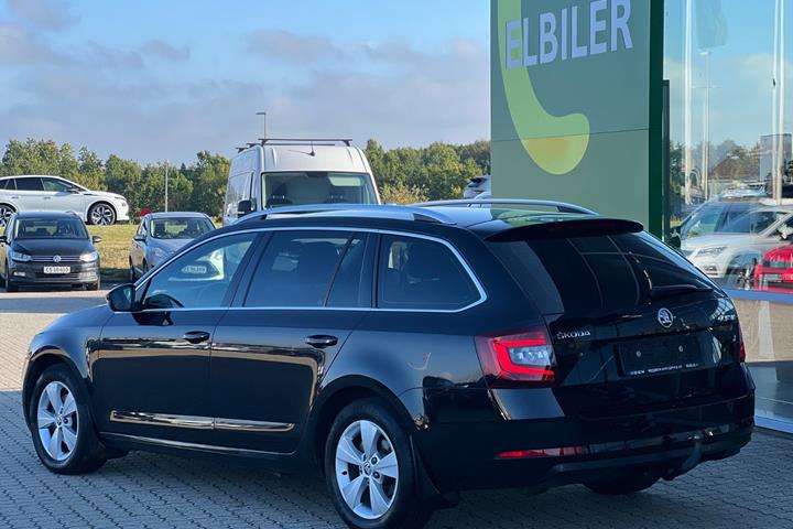 Sort Skoda Octavia fra 2018