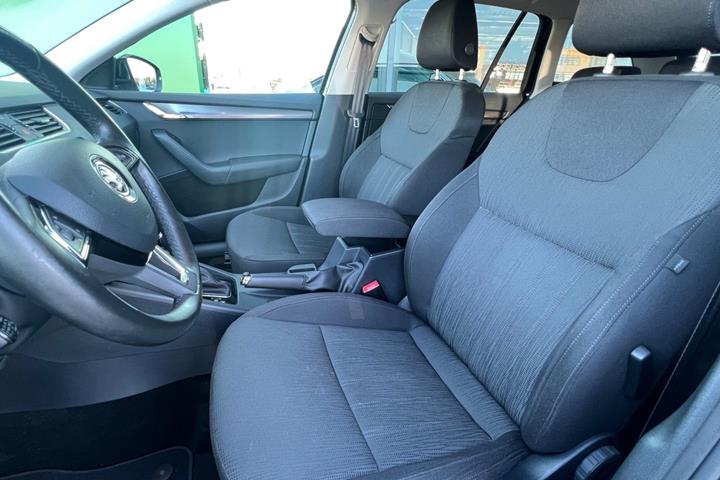 Sort Skoda Octavia fra 2018