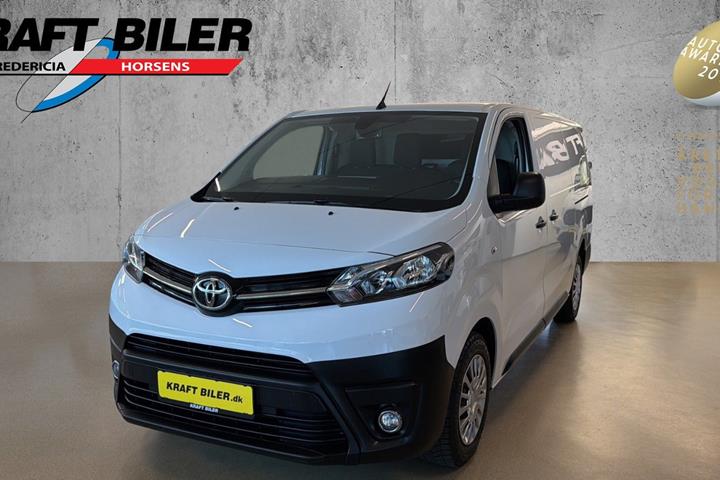 Hvid Toyota ProAce fra 2022 set udefra