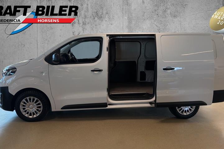 Hvid Toyota ProAce fra 2022