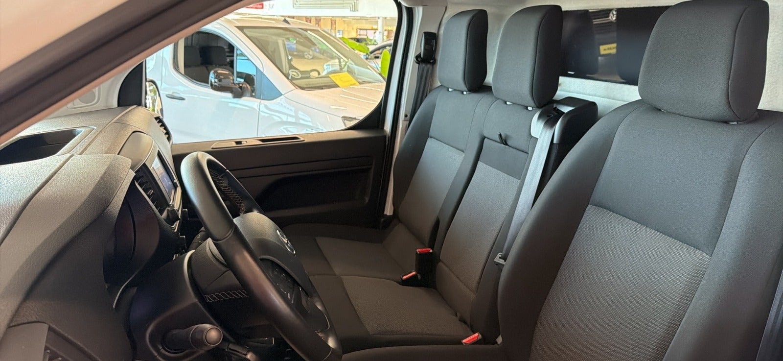 Hvid Toyota ProAce fra 2022