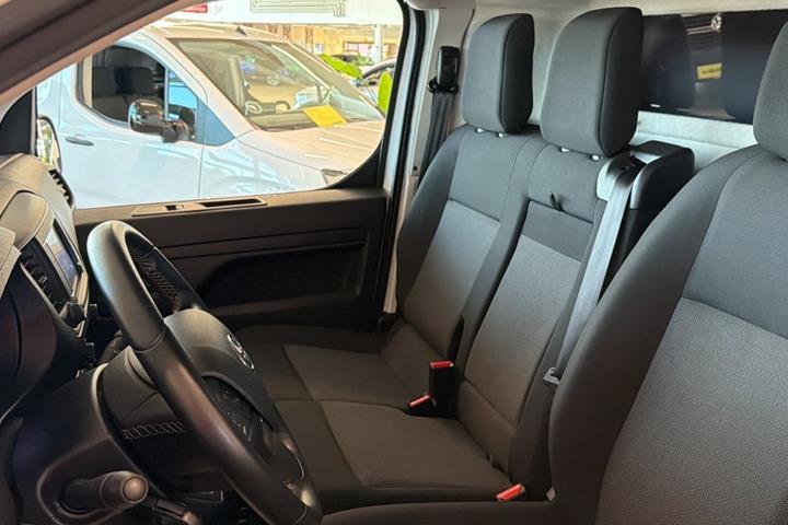 Hvid Toyota ProAce fra 2022