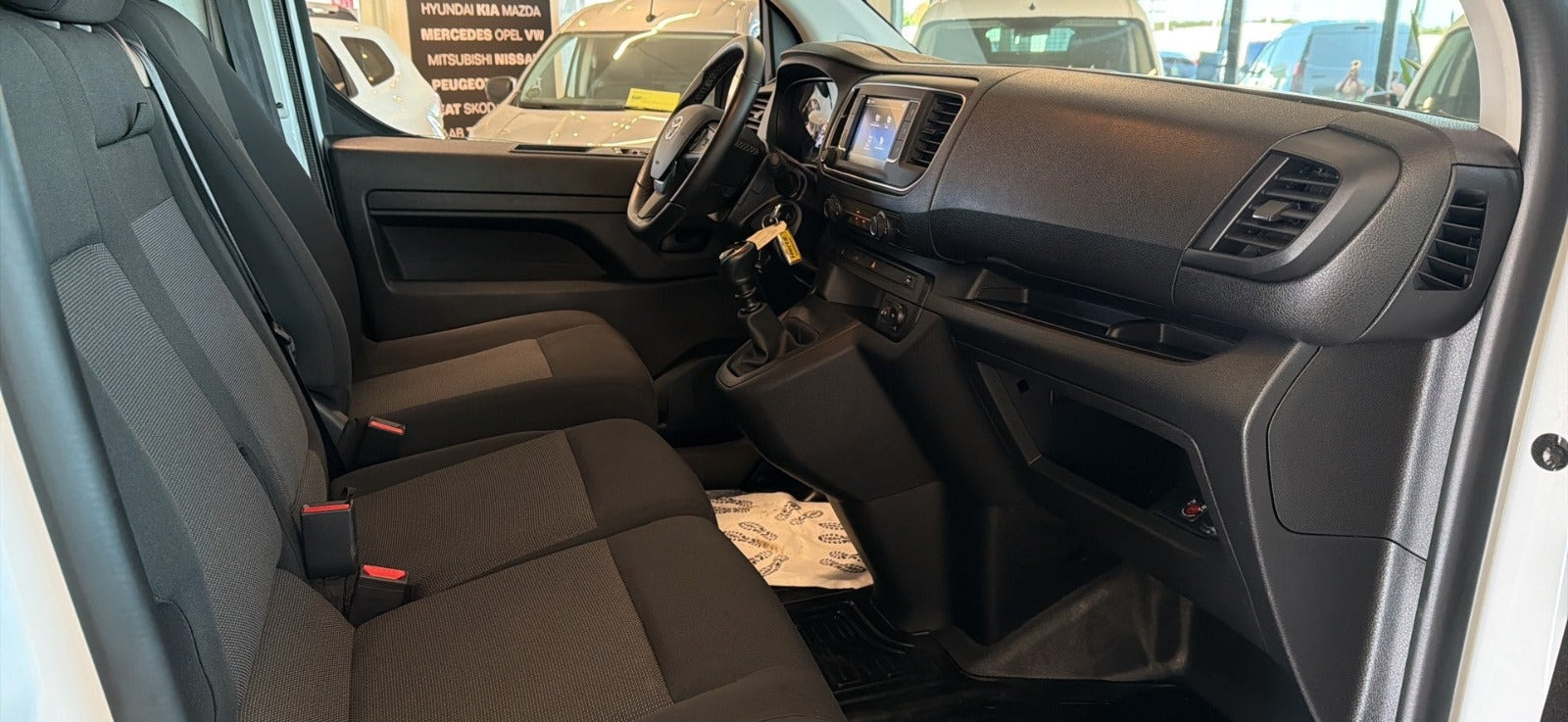 Hvid Toyota ProAce fra 2022