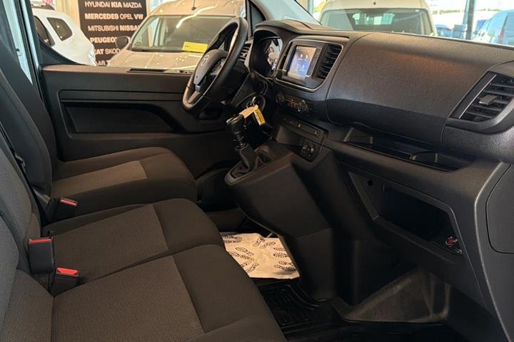 Hvid Toyota ProAce fra 2022