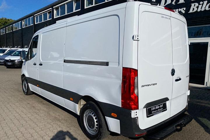Hvid Mercedes Sprinter 315 fra 2024