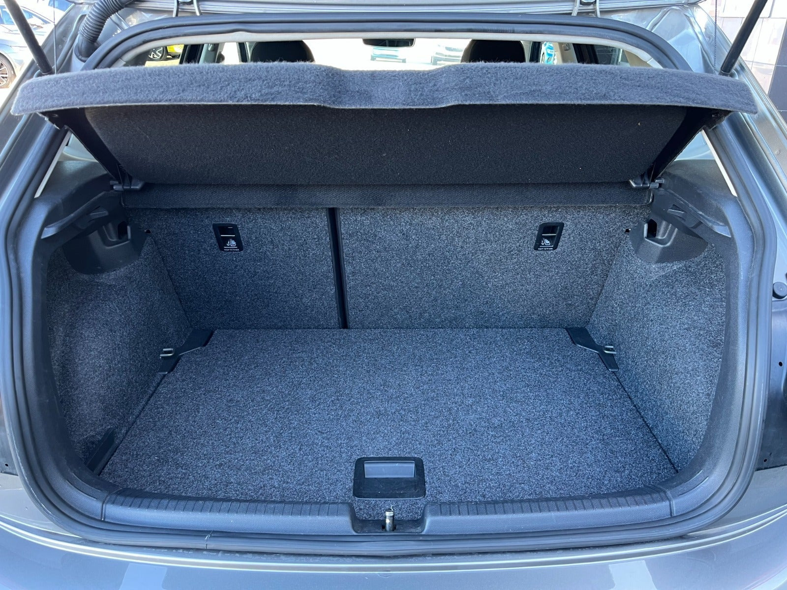 Grå VW Polo fra 2021