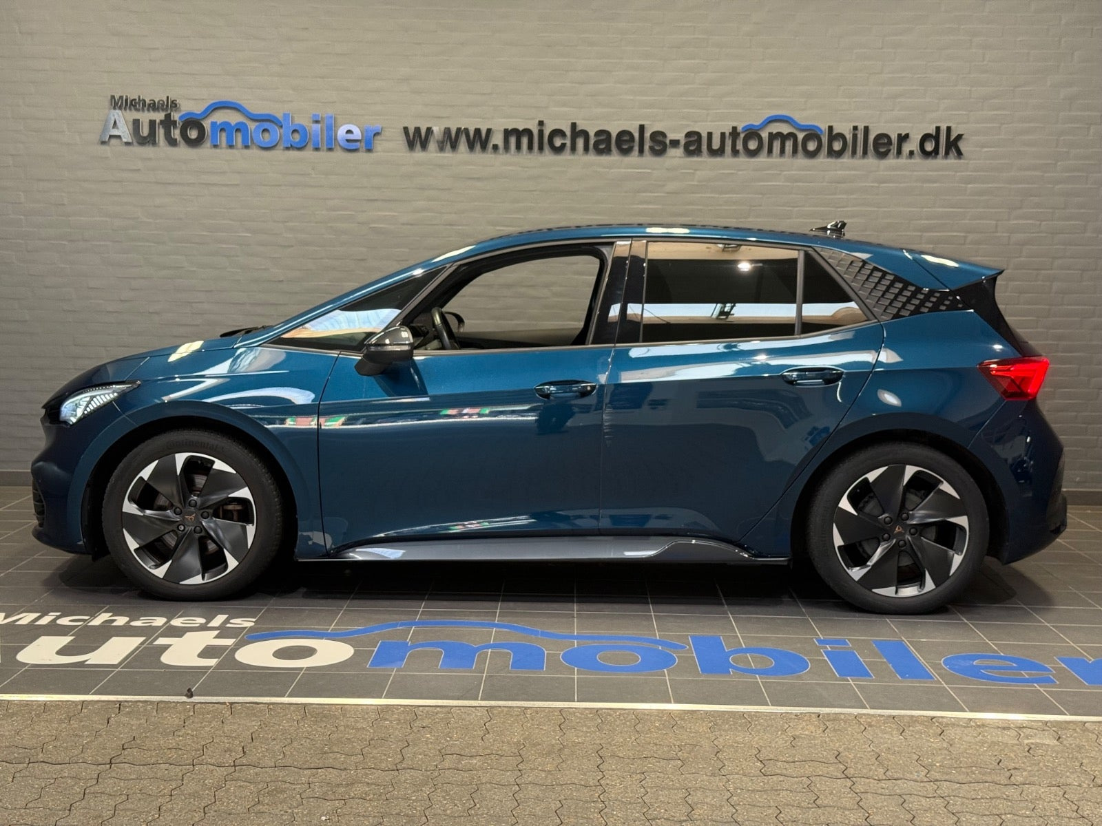 Blå Cupra Born fra 2023