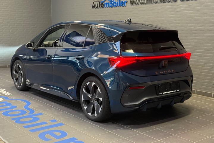 Blå Cupra Born fra 2023