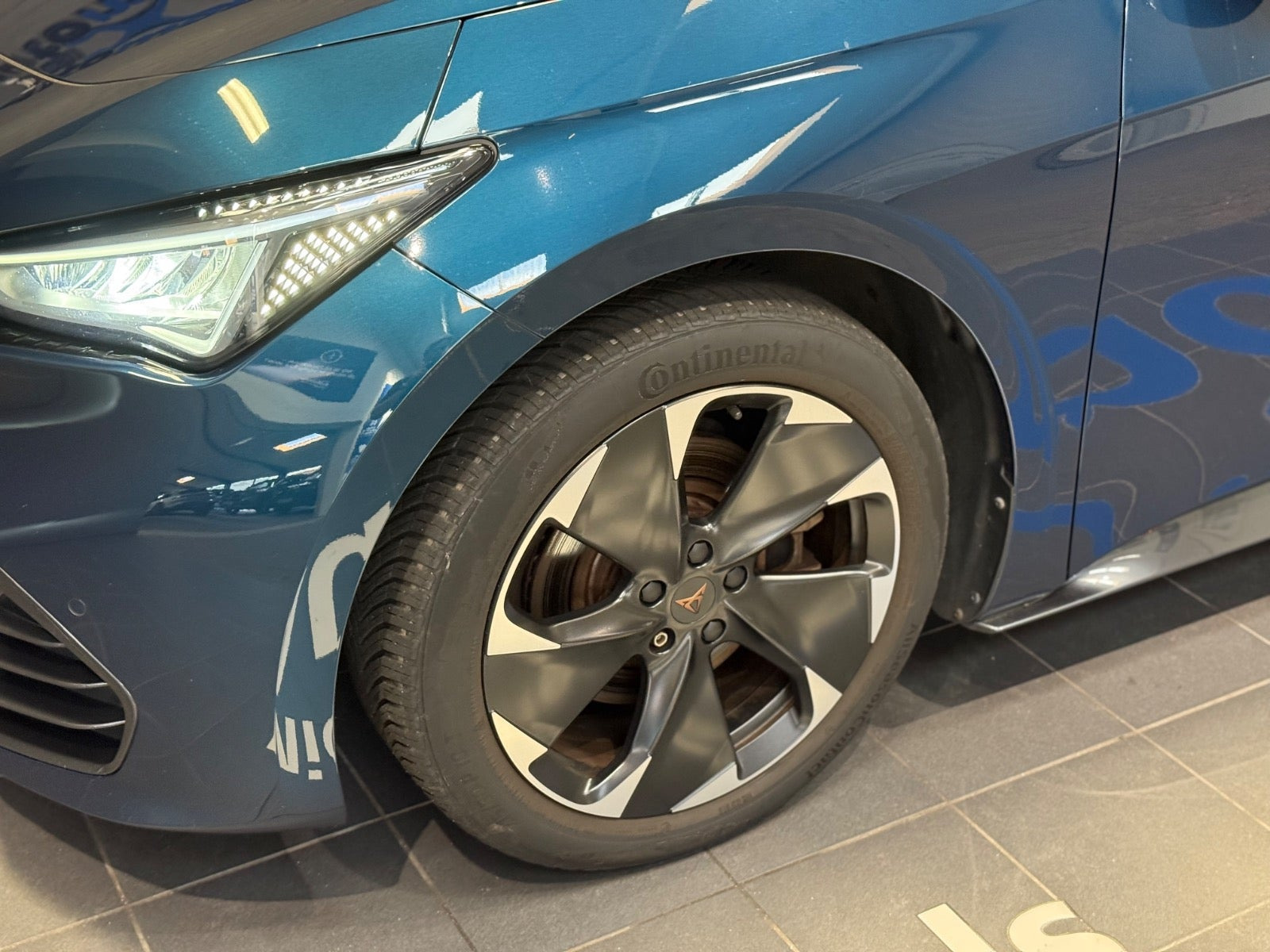 Blå Cupra Born fra 2023
