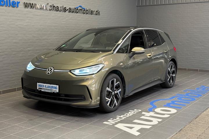 Grøn VW ID.3 fra 2024 set udefra