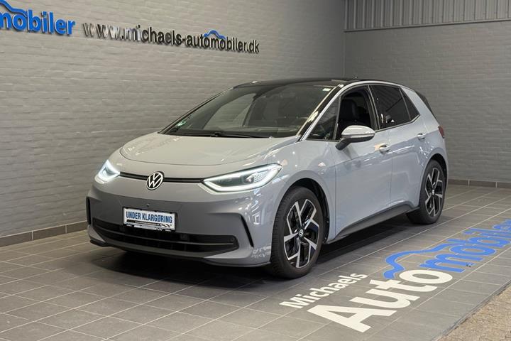 Grå VW ID.3 fra 2024 set udefra