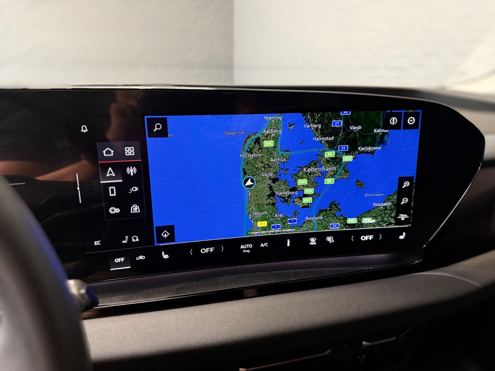 Sort Audi Q6 e-tron fra 2025