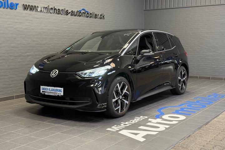 Sort VW ID.3 fra 2024 set udefra