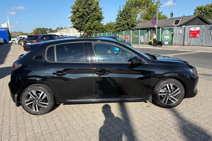 Rød Peugeot 208 fra 2020
