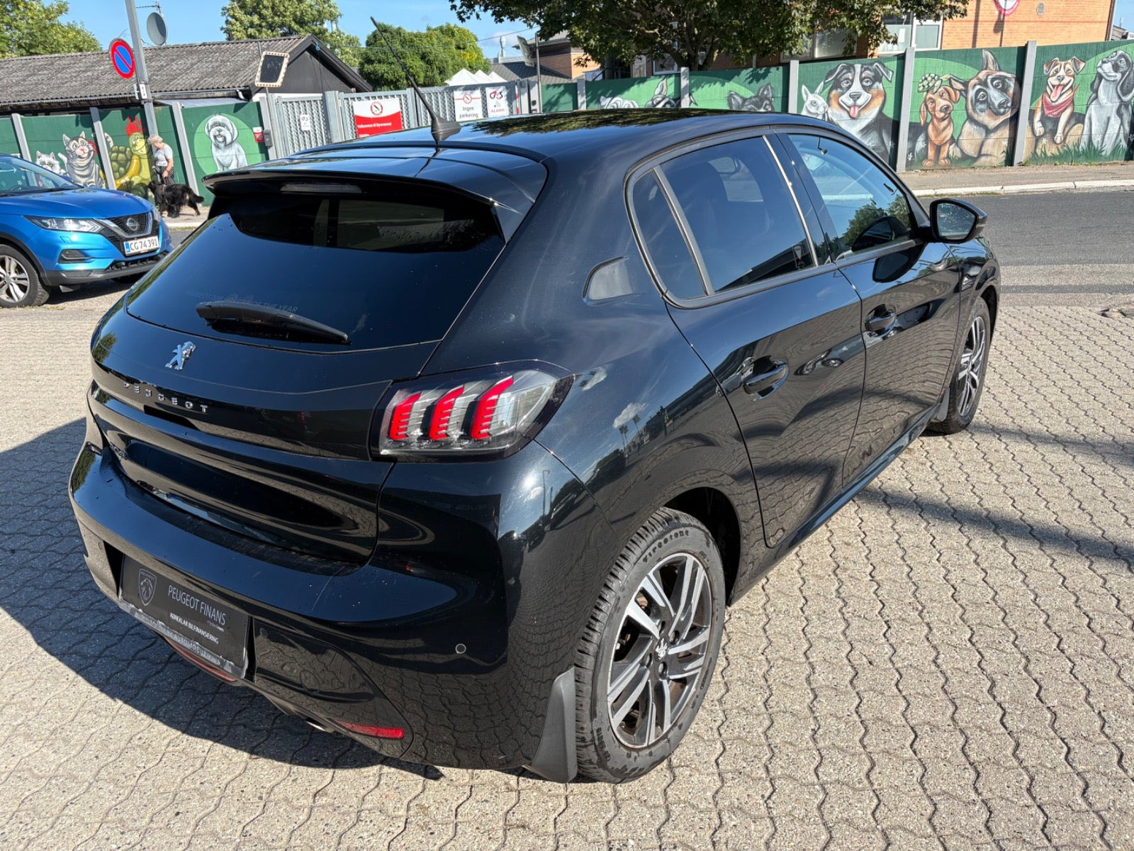 Rød Peugeot 208 fra 2020