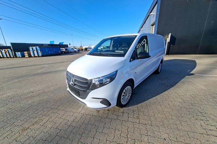 Hvid Mercedes Vito 114 fra 2024