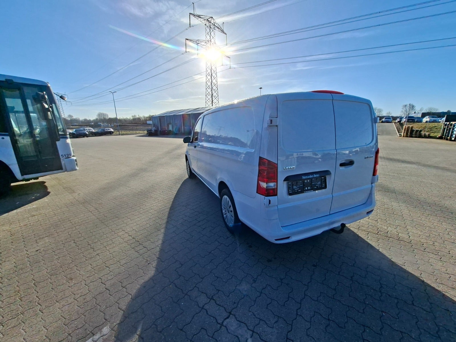 Hvid Mercedes Vito 114 fra 2024