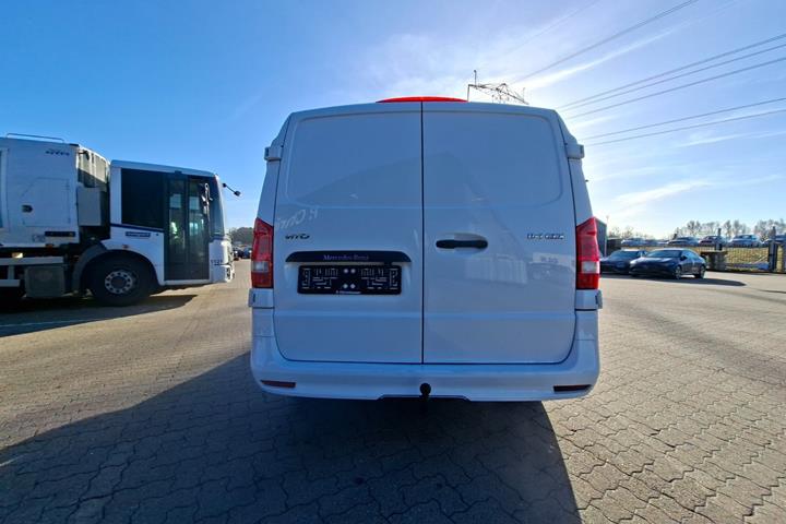 Hvid Mercedes Vito 114 fra 2024