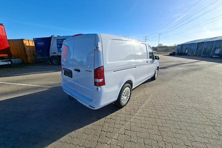 Hvid Mercedes Vito 114 fra 2024