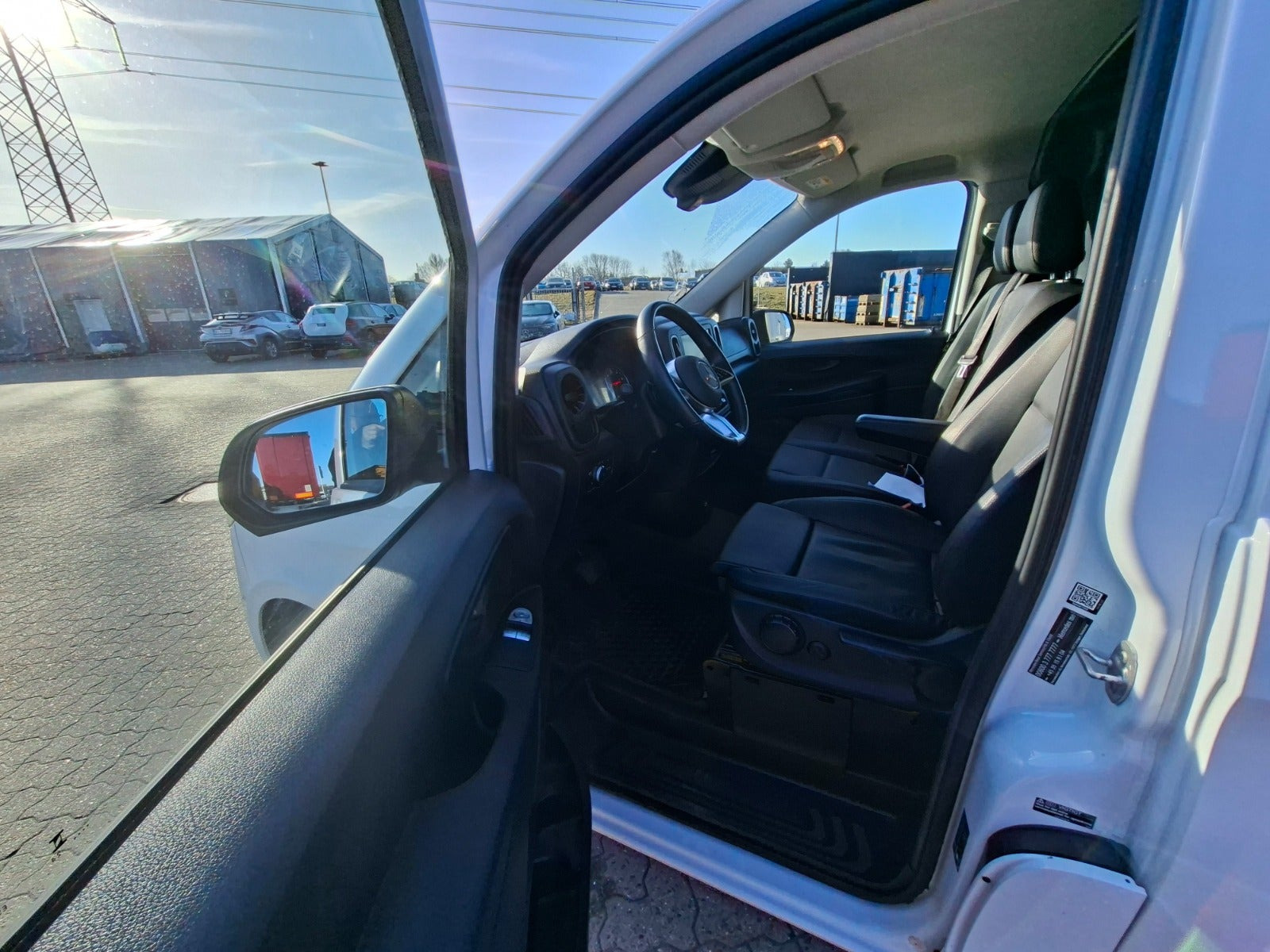 Hvid Mercedes Vito 114 fra 2024