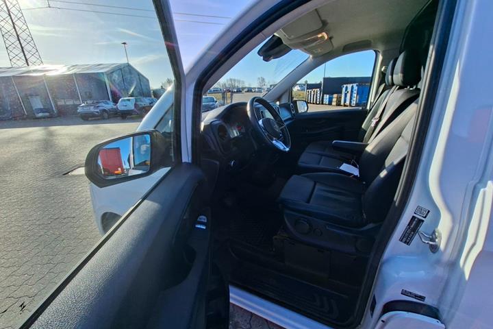Hvid Mercedes Vito 114 fra 2024