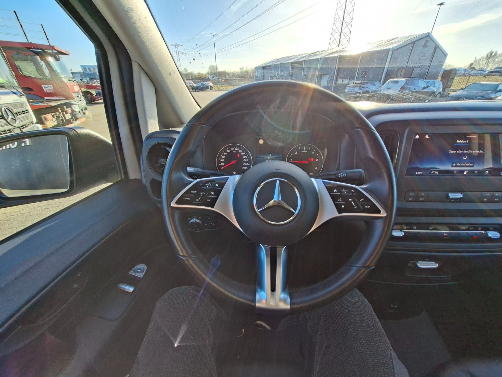 Hvid Mercedes Vito 114 fra 2024