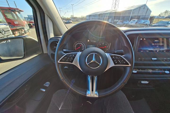 Hvid Mercedes Vito 114 fra 2024