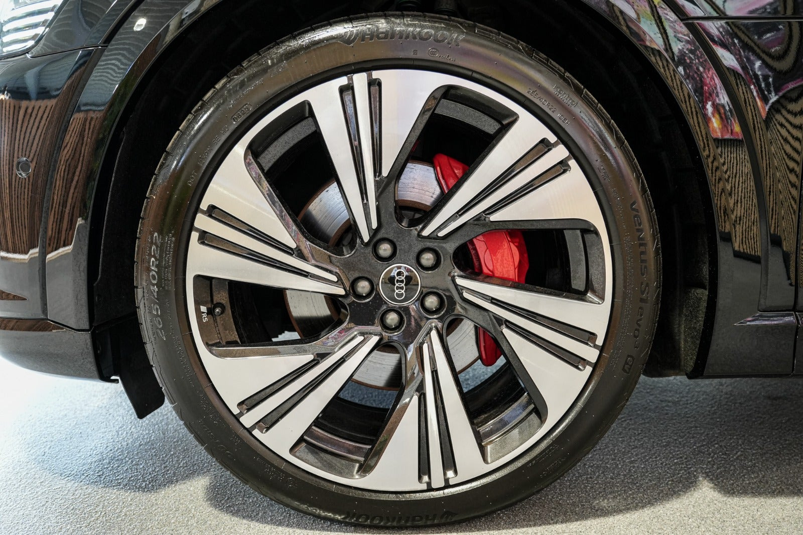 Sort Audi Q8 e-tron fra 2023