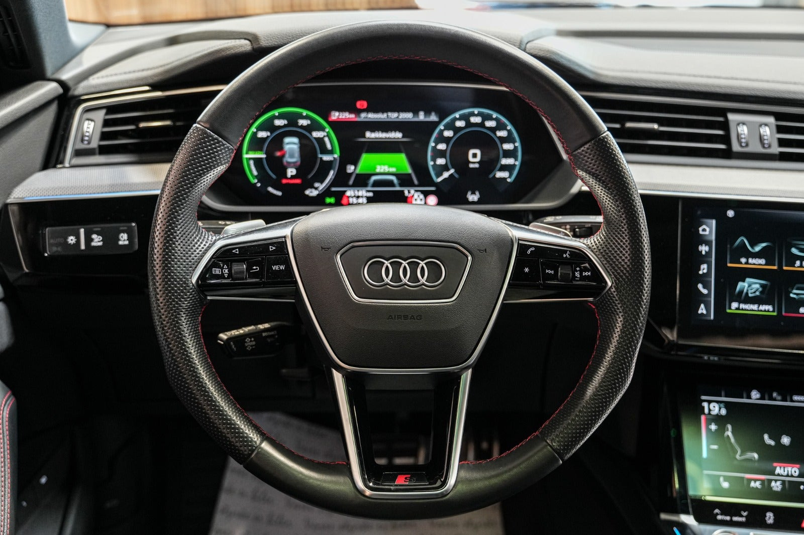Sort Audi Q8 e-tron fra 2023
