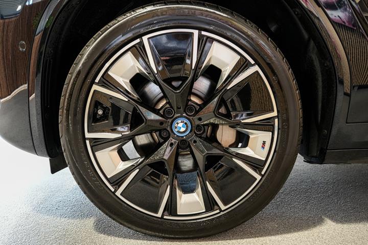 Sort BMW iX3 fra 2023