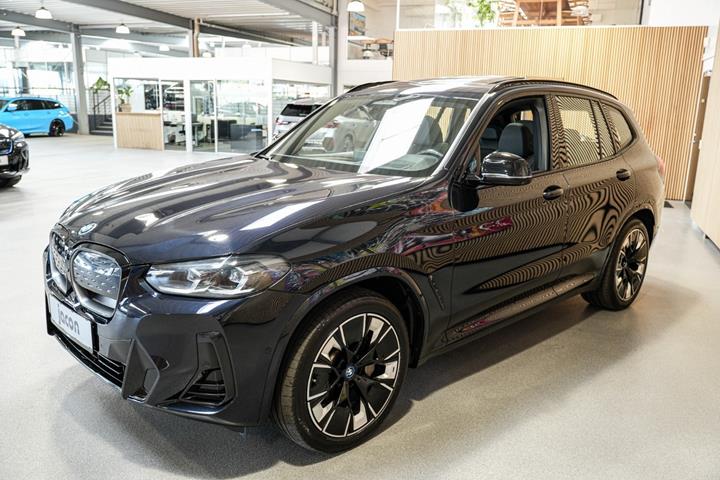 Sort BMW iX3 fra 2023