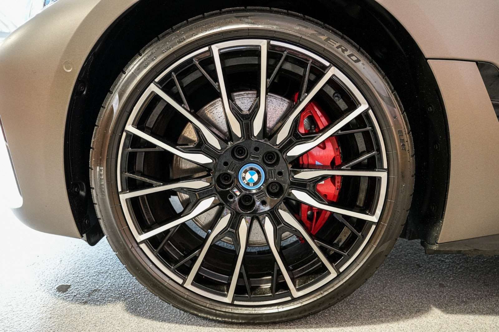 Sort BMW i4 fra 2023