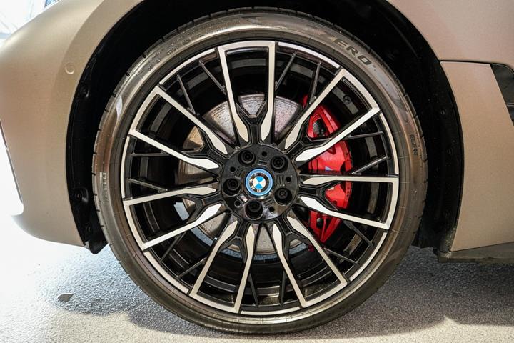 Sort BMW i4 fra 2023