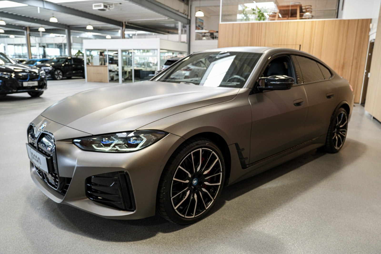 Sort BMW i4 fra 2023