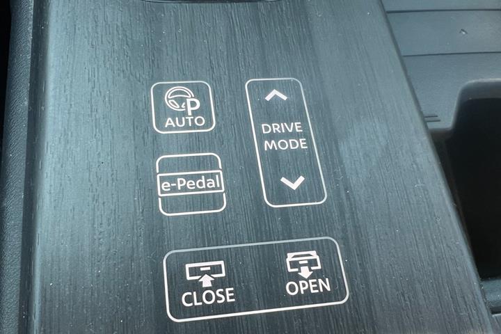 Grå Nissan Ariya fra 2022
