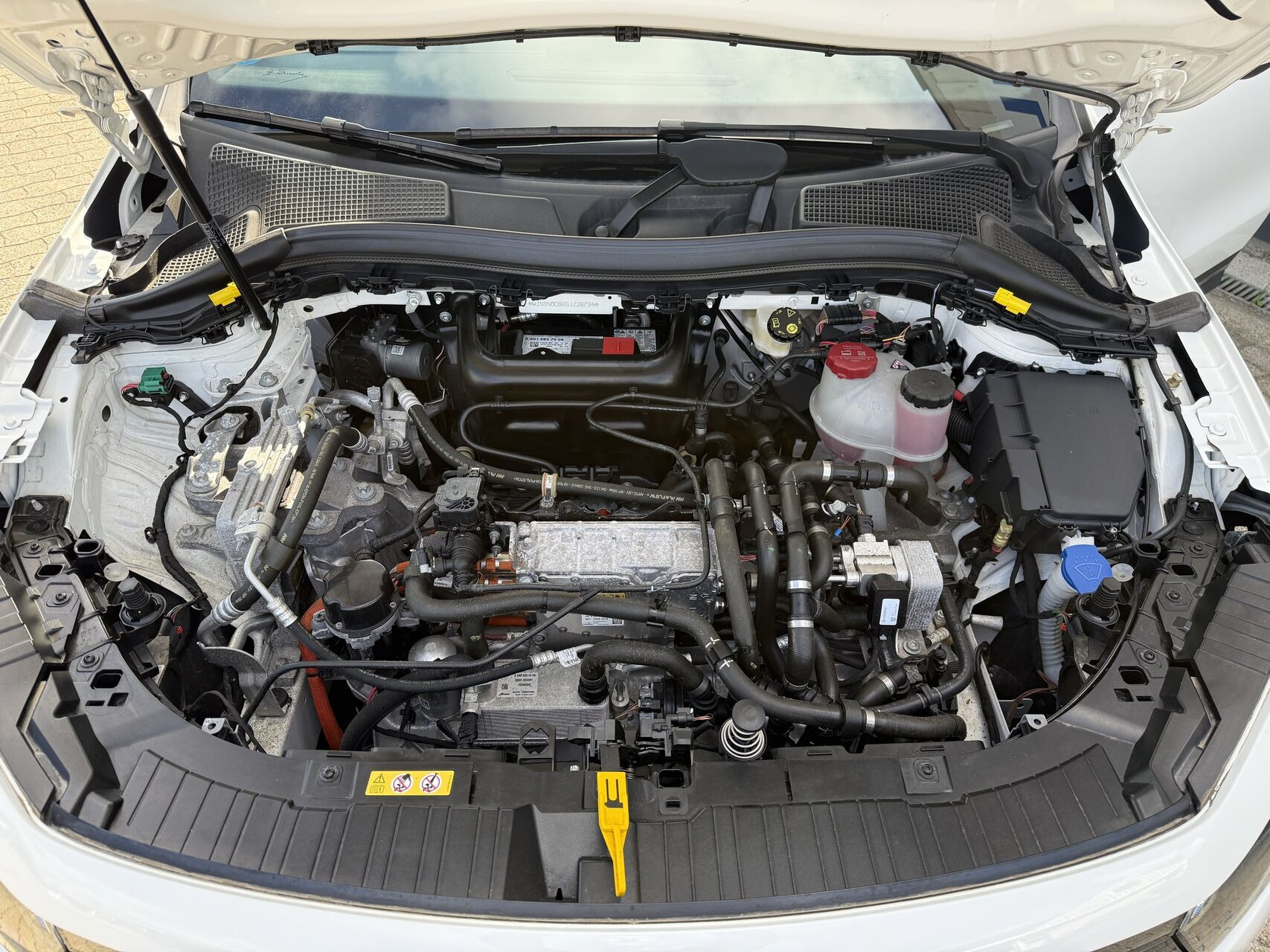 Hvid Mercedes EQA 250+ fra 2024