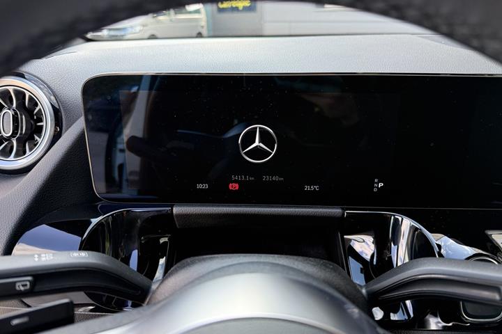 Hvid Mercedes EQA 250+ fra 2024