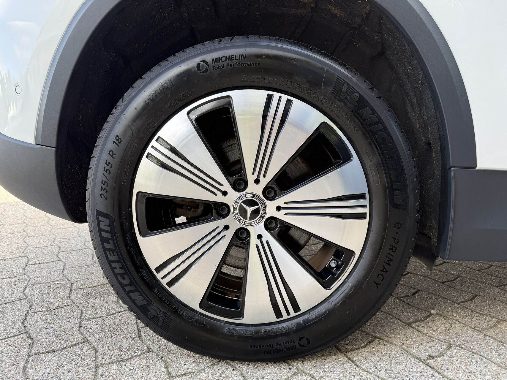Hvid Mercedes EQA 250+ fra 2024