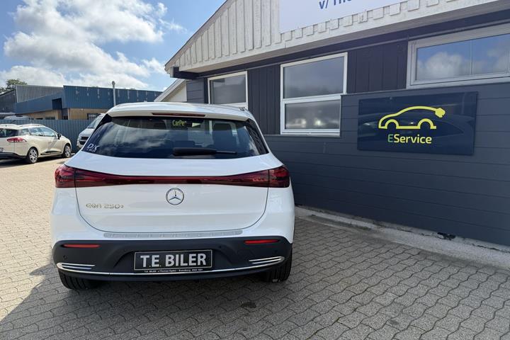 Hvid Mercedes EQA 250+ fra 2024