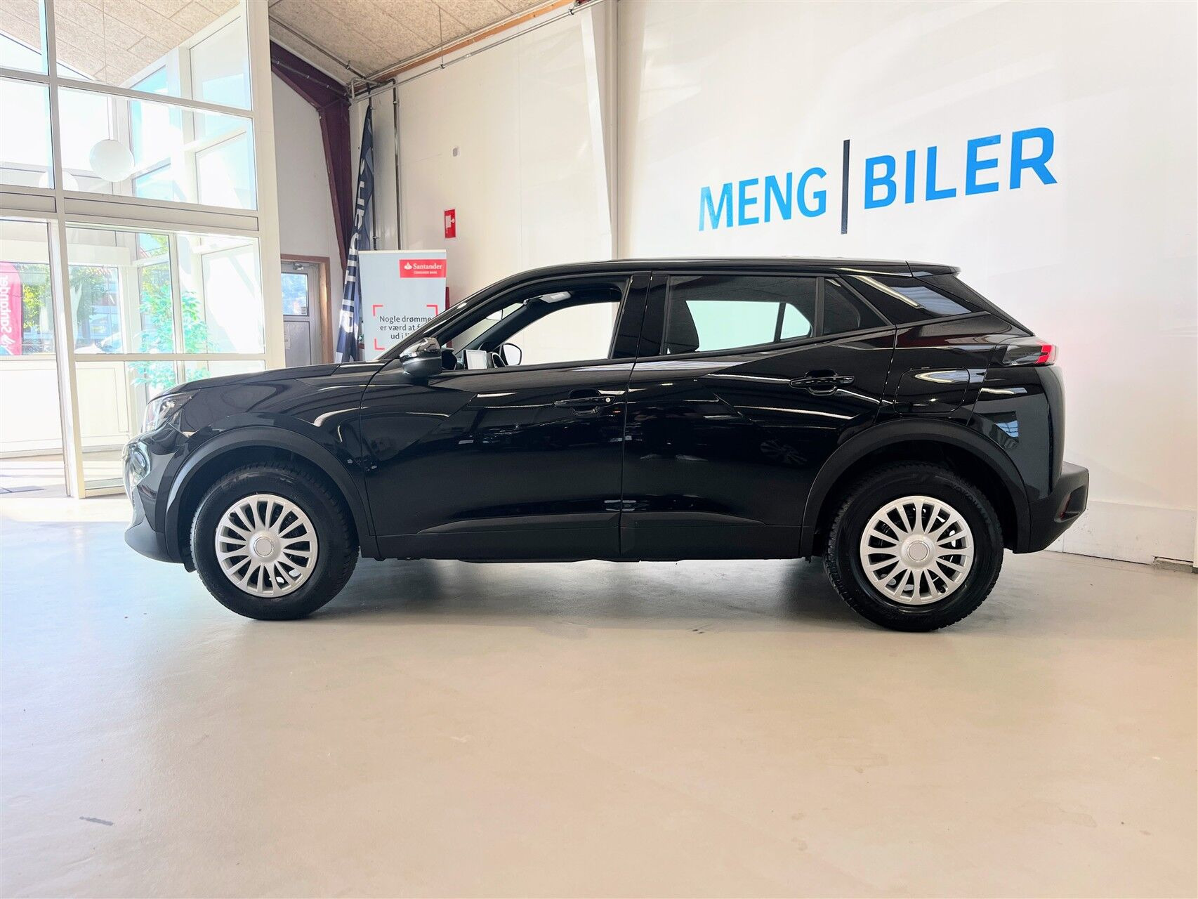 Sort Peugeot 2008 fra 2023