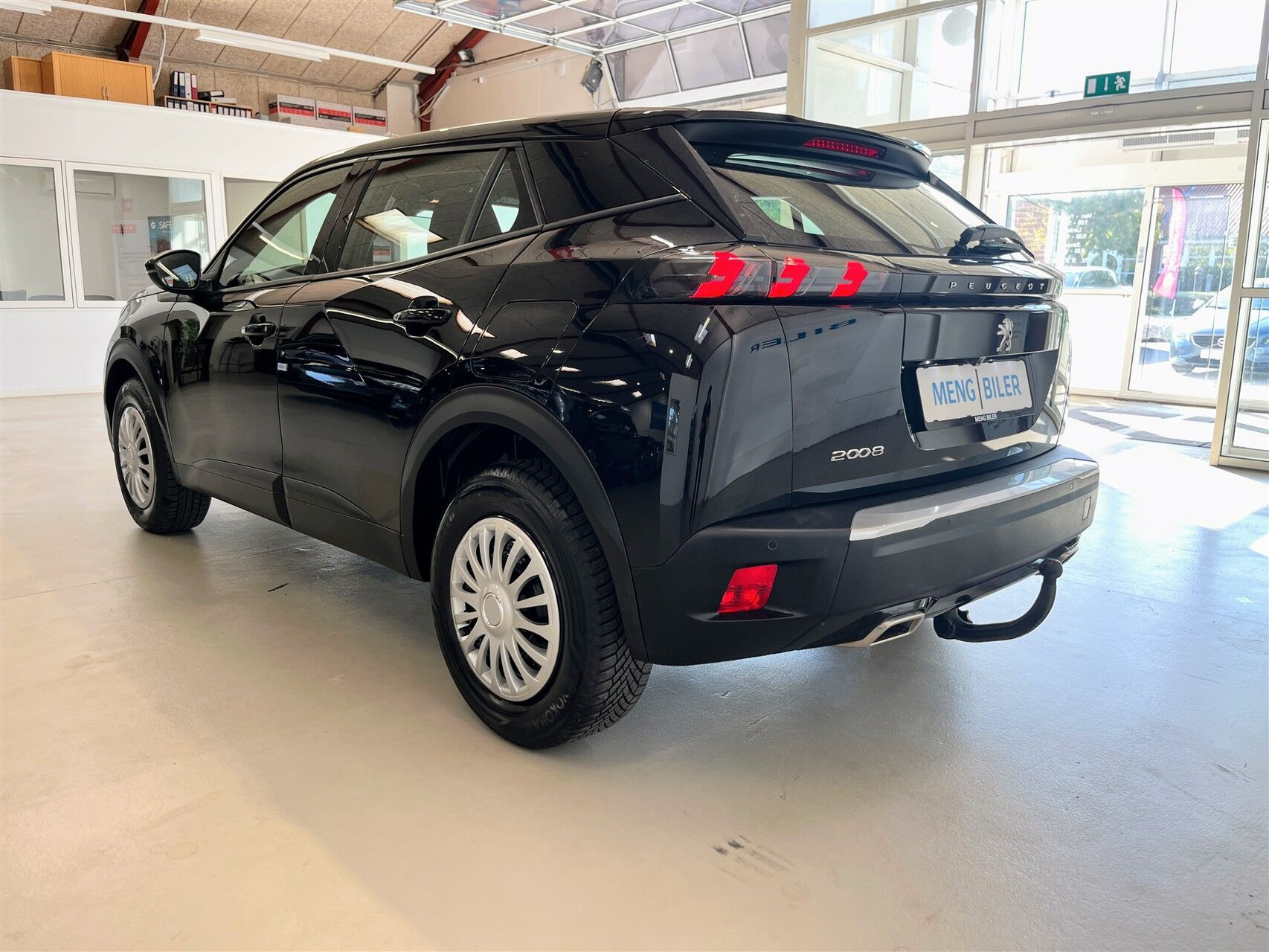 Sort Peugeot 2008 fra 2023