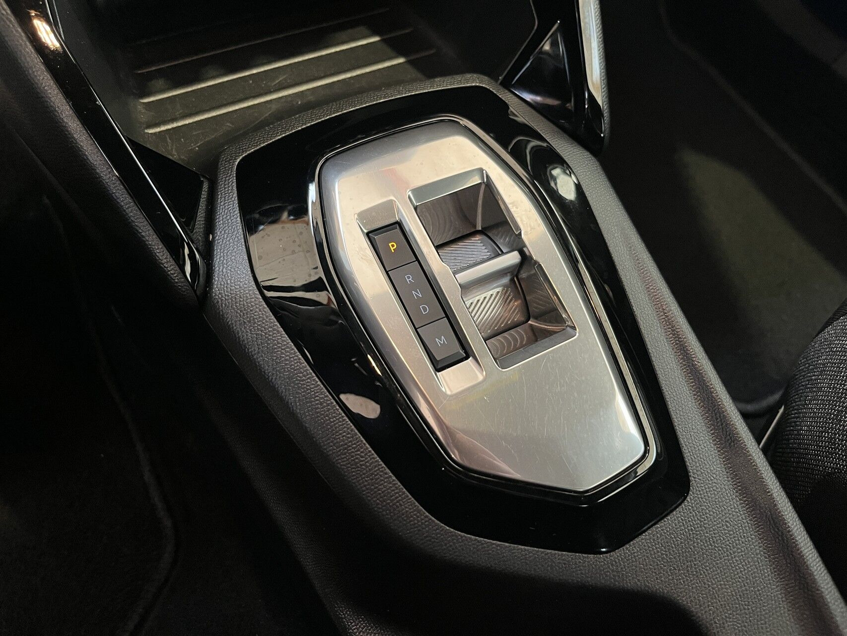 Sort Peugeot 2008 fra 2023