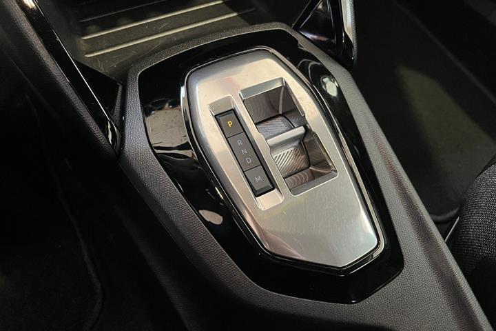 Sort Peugeot 2008 fra 2023