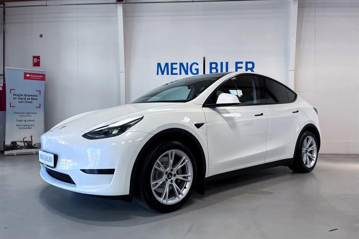 Hvid Tesla Model Y fra 2023