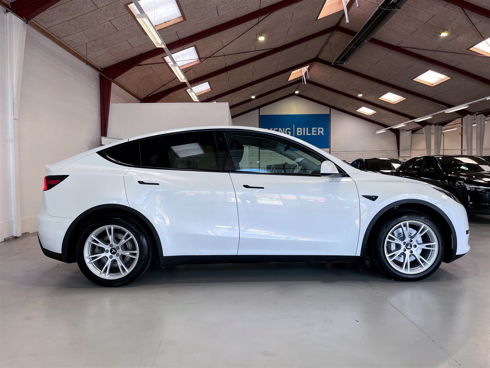 Tesla Model Y Standard Range RWD, 299ps, 2023