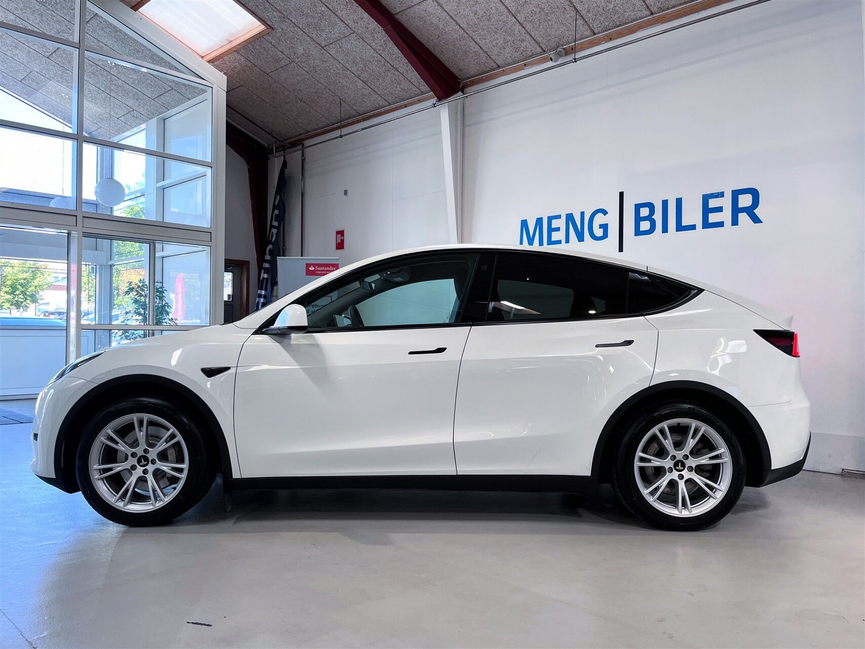 Tesla Model Y Standard Range RWD, 299ps, 2023