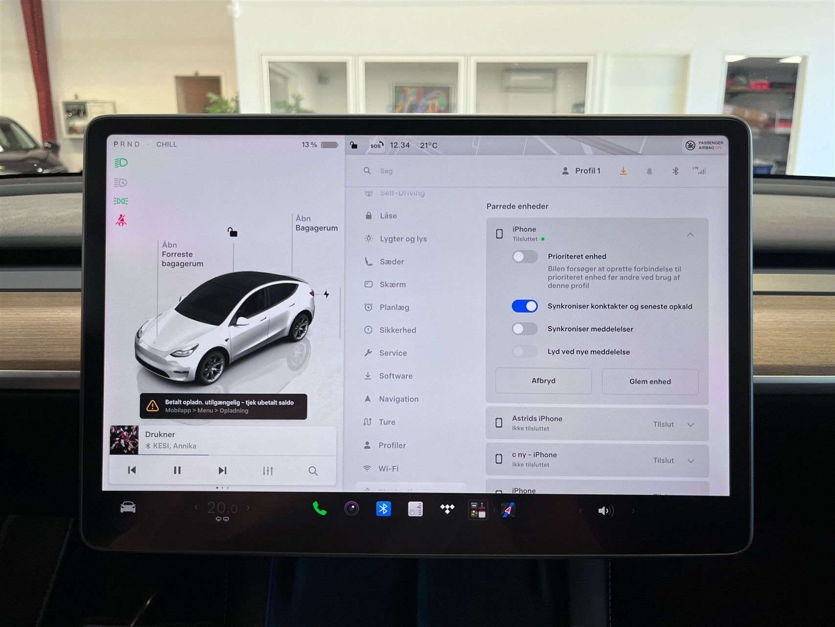 Hvid Tesla Model Y fra 2023