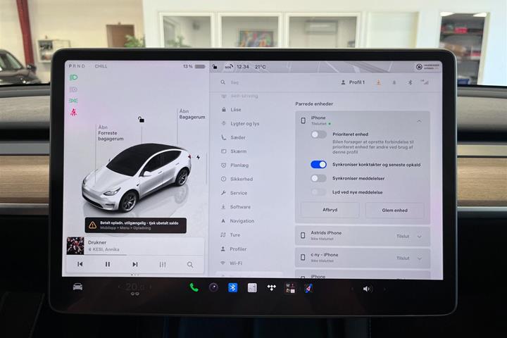 Hvid Tesla Model Y fra 2023