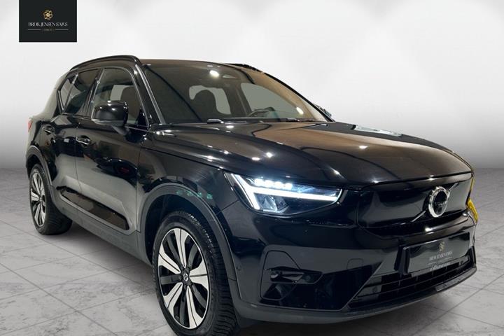 Sort Volvo XC40 fra 2023 set udefra